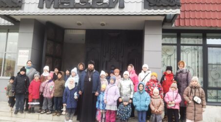 Воспитанники воскресной школы посетили выставку «Дорога к Храму»