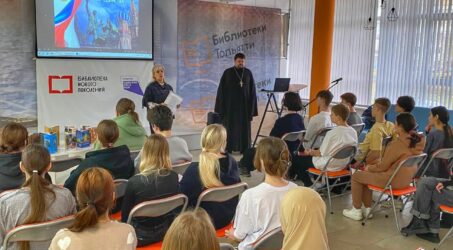 Клирик нашего прихода провел лекцию для будущих медиков