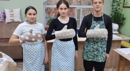 Воспитанники кружка «Рукодельница» готовятся к православной выставке-ярмарке