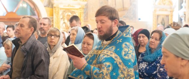 Настоятель нашего прихода сослужил епископу Тольяттинскому и Жигулёвскому Нестору в праздник Казанской иконы Богородицы